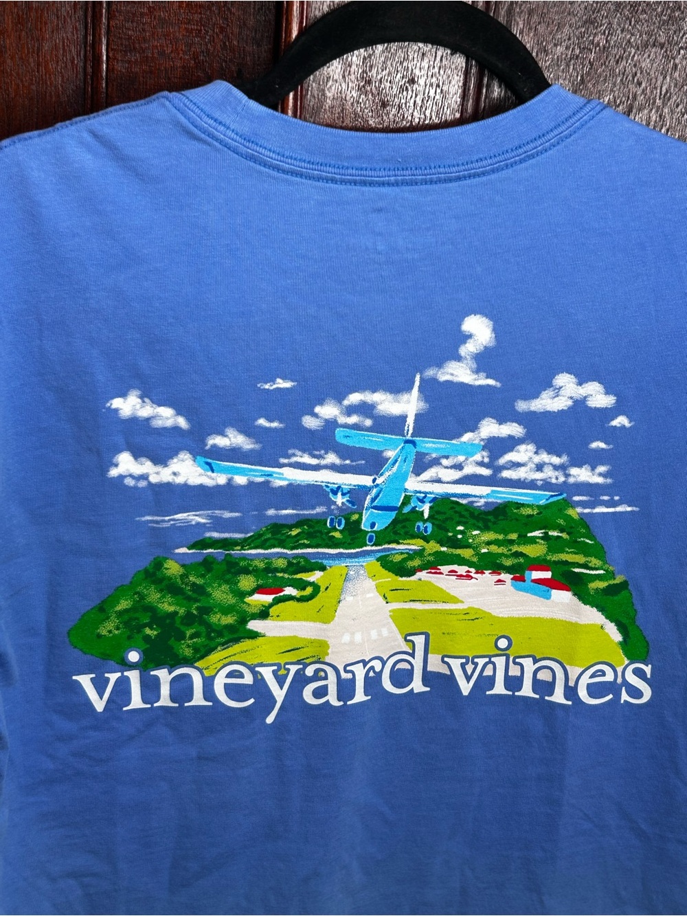 Vineyard Vines Men's Graphic Tee Plane Approaching Size XS NWT - Picture 2 of 12